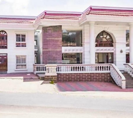 The Majestic Crown Hotel Ооти Екстериор снимка