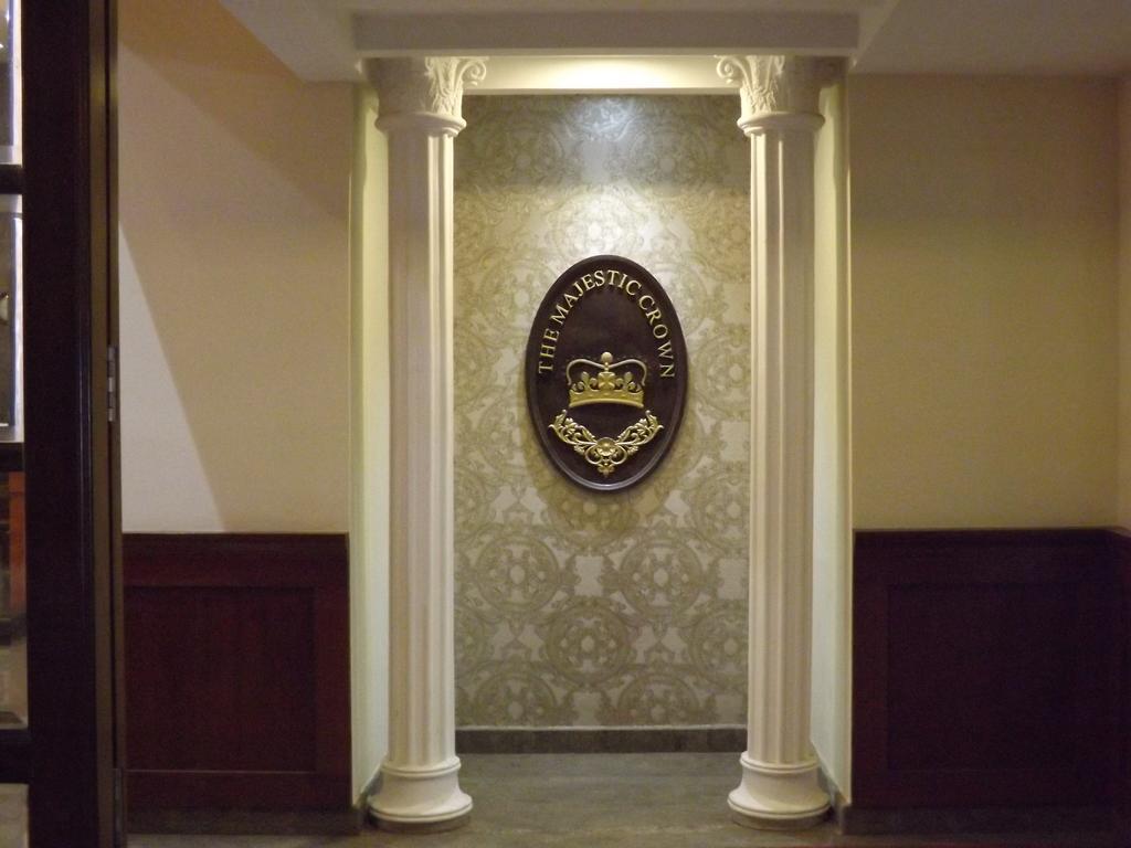 The Majestic Crown Hotel Ооти Екстериор снимка