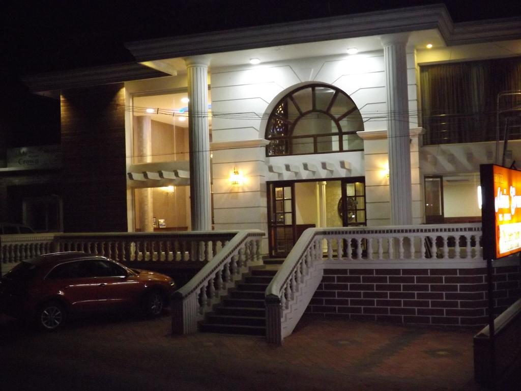 The Majestic Crown Hotel Ооти Екстериор снимка