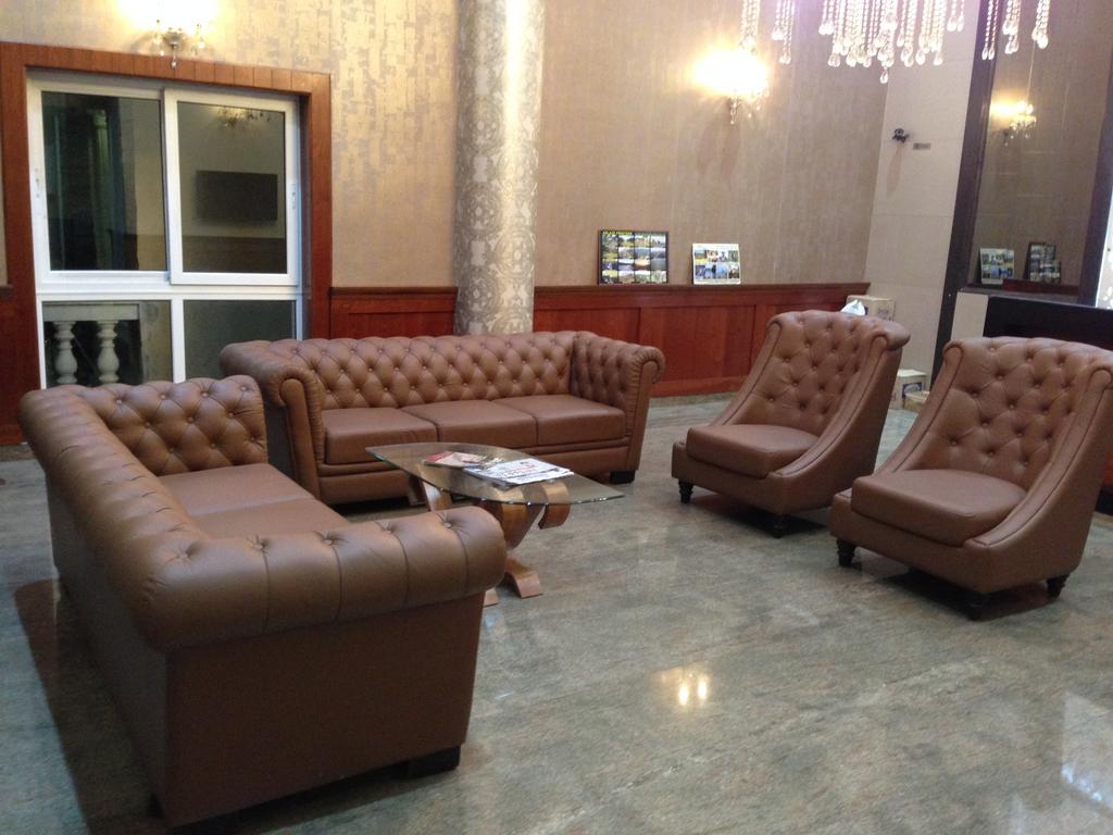 The Majestic Crown Hotel Ооти Екстериор снимка
