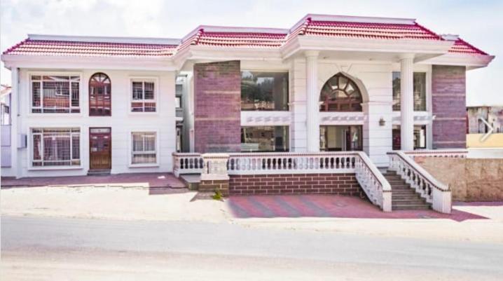 The Majestic Crown Hotel Ооти Екстериор снимка
